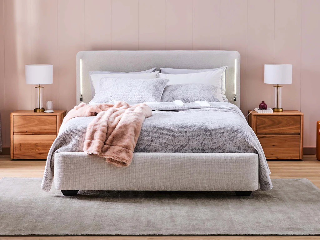 Ovation Winged Headboard with 3 Drawer Base - Queen / Vanilla