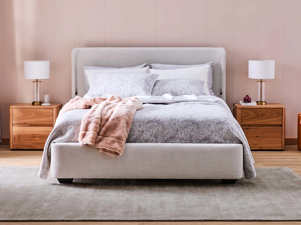 Ovation Winged Headboard with 3 Drawer Base - Queen / Vanilla