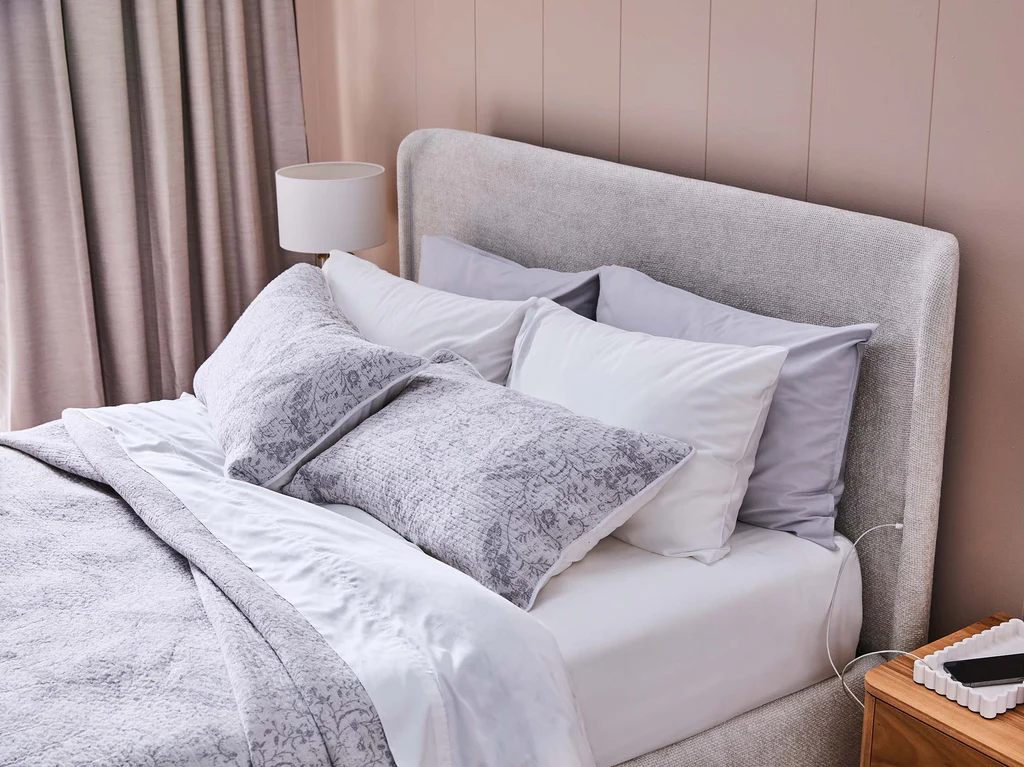 Ovation Winged Headboard with 3 Drawer Base - Queen / Vanilla 7 Ovation Winged Headboard with 3 Drawer Base - Queen / Vanilla