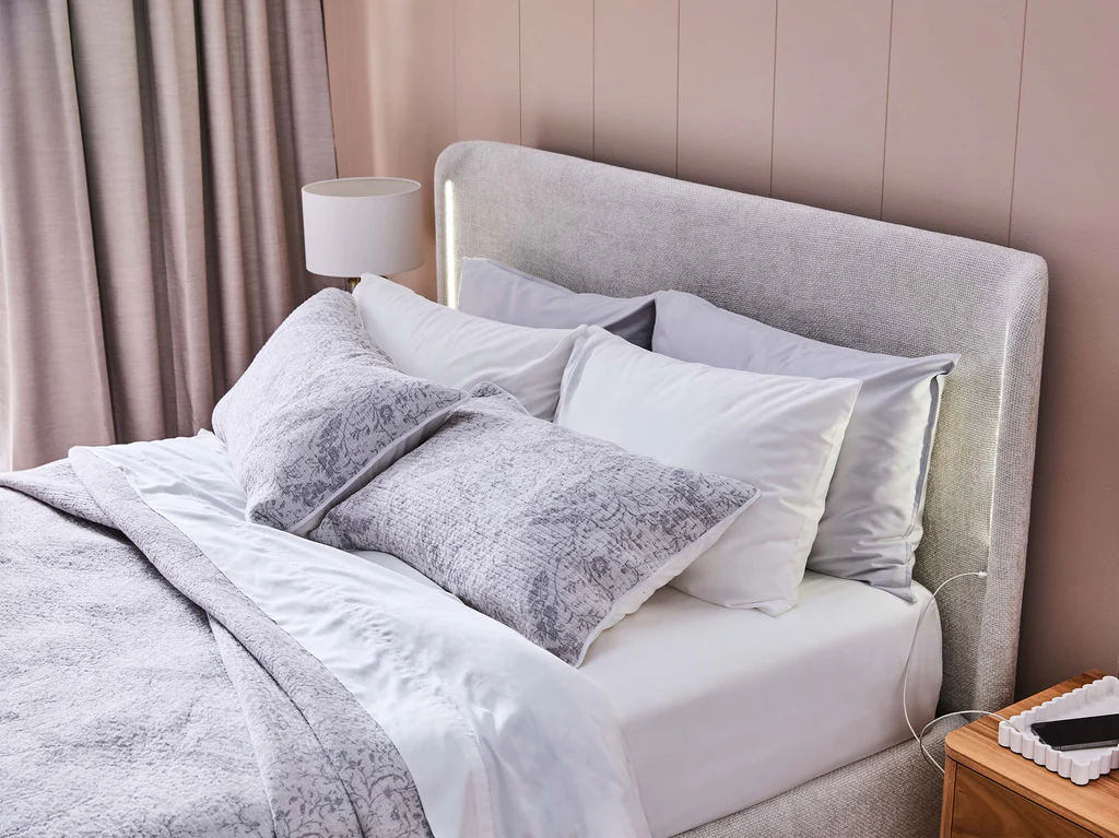 Ovation Winged Headboard with 3 Drawer Base - Queen / Vanilla 8 Ovation Winged Headboard with 3 Drawer Base - Queen / Vanilla